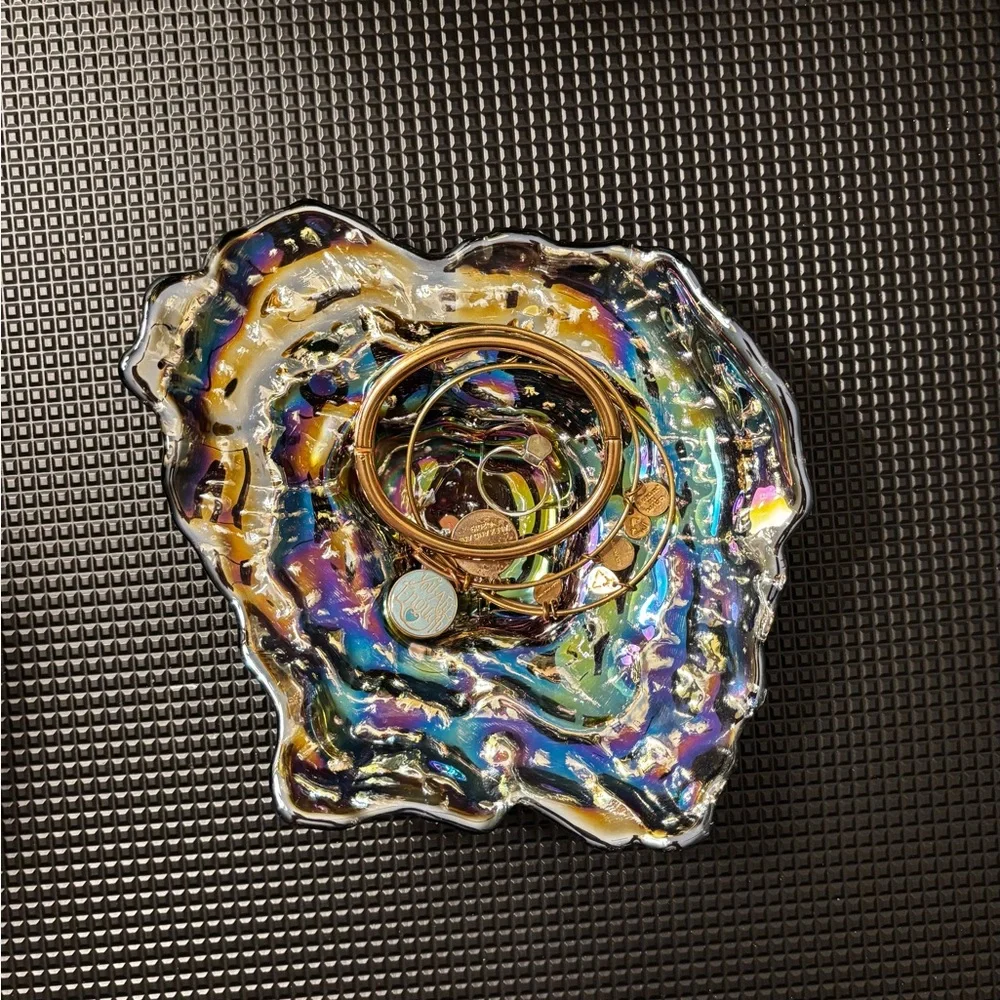 Iridescent Oyster Clam Shell Glass Bowl - Picture 6 of 6